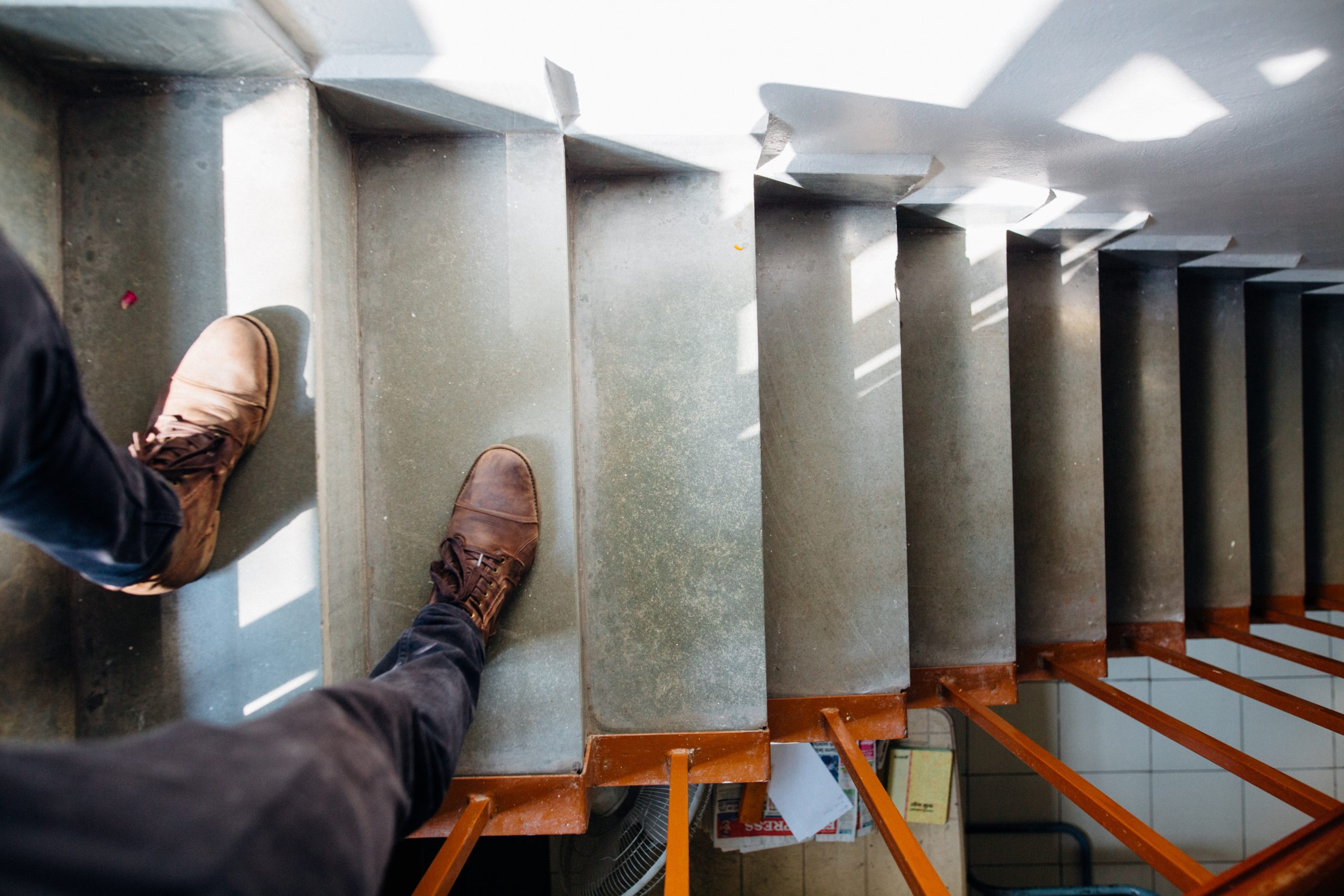 Welke eigenschappen maken antislipzolen effectief voor werkschoenen?