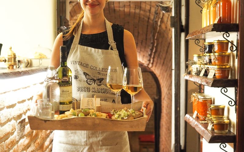 Top 5 werkschoenen voor de horeca: Bescherming en comfort in de keuken