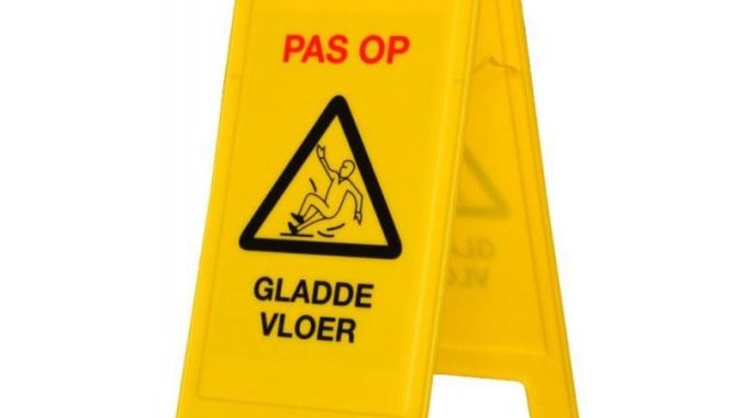 Antislipfunctionaliteit-van-werkklompen stevig blijven staan met src zool