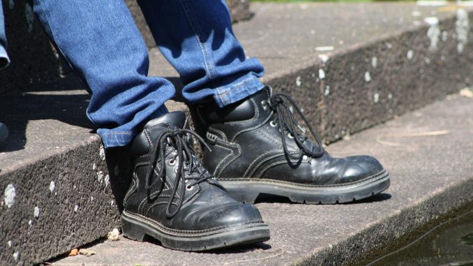 work-shoes-1099325_1280 (1) metaalvrije werkschoenen
